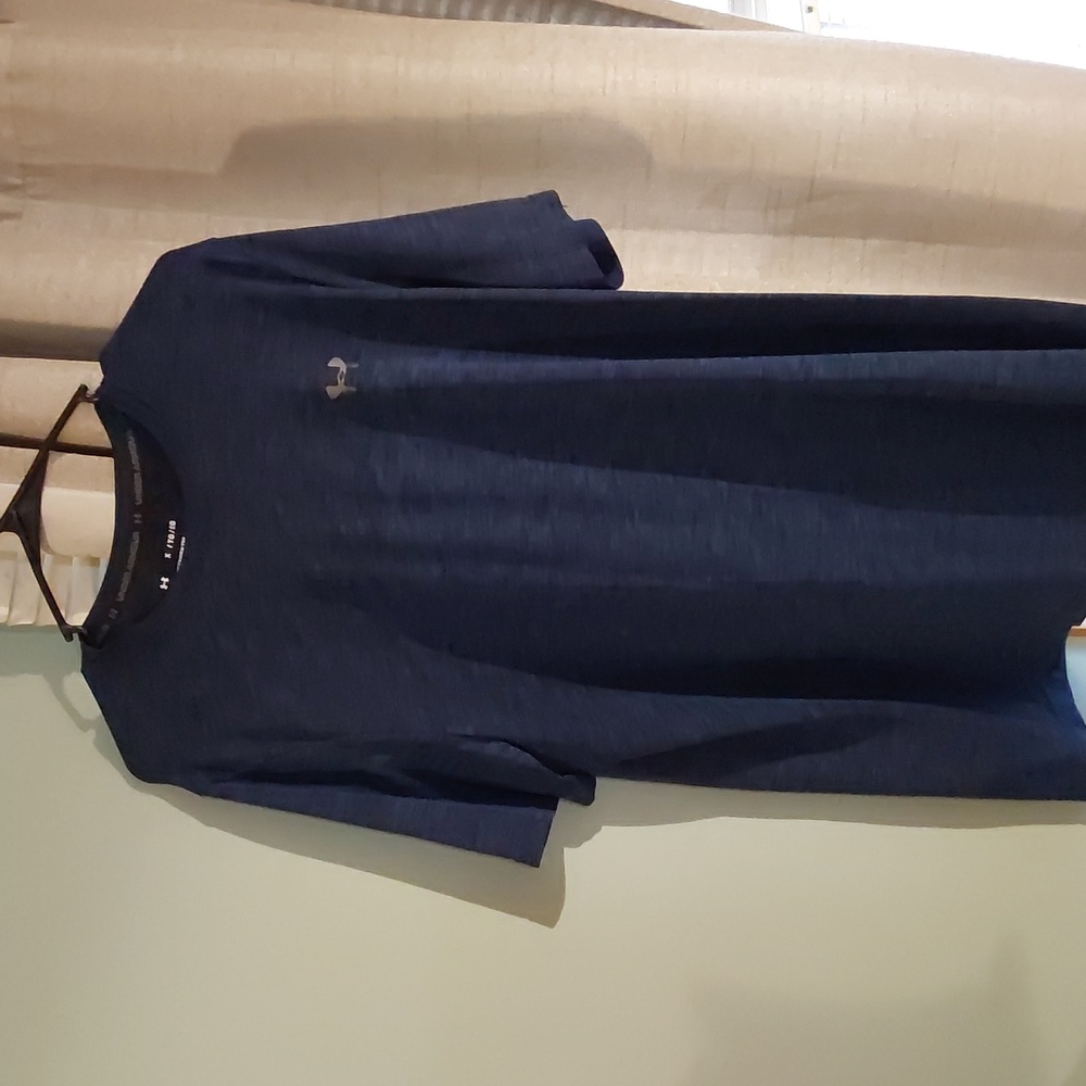 Mens under armour shirt